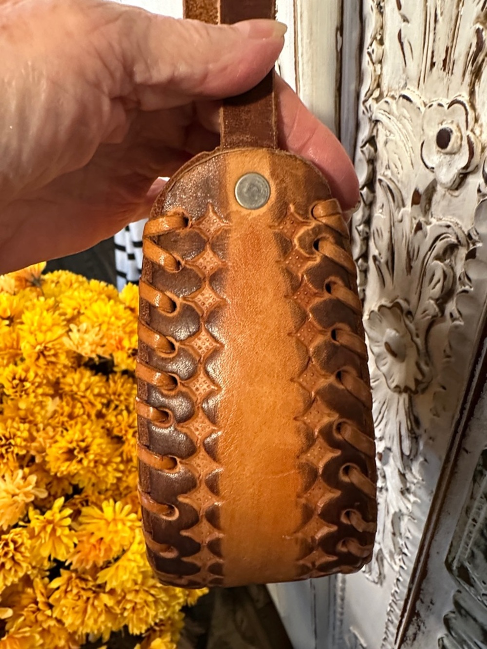 Vintage Handtooled Leather Crossbody Bag - Warm Tan - Picture 3 of 7